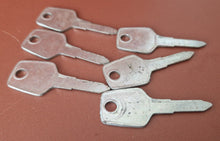 Load image into Gallery viewer, 6 x EAST LAKE HD67 BLANK KEYS, UNCUT, FOR AUTOMOTIVE CARS
