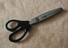 Load image into Gallery viewer, Vintage PAL Pinking Shears / Craft Scissors – Black Handle – 19.3cm – Display
