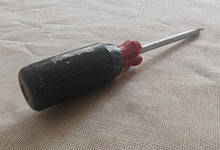 Load image into Gallery viewer, Vintage Richmond Flat Head Screwdriver 15.5cm Stubby Handle Old Tool Retro Works
