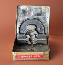 Load image into Gallery viewer, Matrix 256 x 26 MED 2 1/4 BSF BSI MED Adjustable Thread Caliper Gauge In Case
