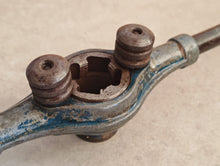 Load image into Gallery viewer, Genuine Vintage 1" x 16 TPI Round Threading Die + 40cm Die Holder Handle
