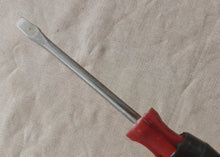 Load image into Gallery viewer, Vintage Richmond Flat Head Screwdriver 15.5cm Stubby Handle Old Tool Retro Works
