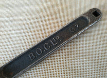 Load image into Gallery viewer, Vintage B.O.C SA 9/32 Gas Bottle Cylinder Spindle Key , 11cm long
