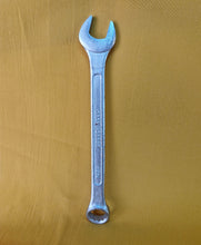 Load image into Gallery viewer, DROP FORGED SE04 STEEL COMBINATION SPANNER 17MM A/F EXCELLENT CONDITION
