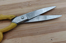 Load image into Gallery viewer, Vintage Kumfi Kut Pinking Shear Scissors 18 cm - Yellow Handle, Stainless Steel
