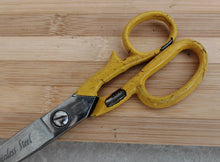 Load image into Gallery viewer, Vintage Kumfi Kut Pinking Shear Scissors 18 cm - Yellow Handle, Stainless Steel
