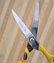 Load image into Gallery viewer, Vintage Kumfi Kut Pinking Shear Scissors 18 cm - Yellow Handle, Stainless Steel

