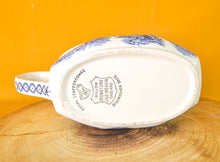 Load image into Gallery viewer, Royal Staffordshire Willow Pattern Sauce / Gravy Boat by J&amp;G Meakin England
